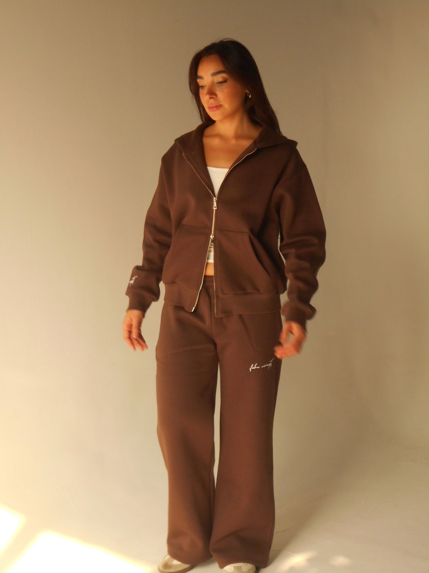 FEHE CONCEPT SIGNATURE SWEATPANTS IN BROWN