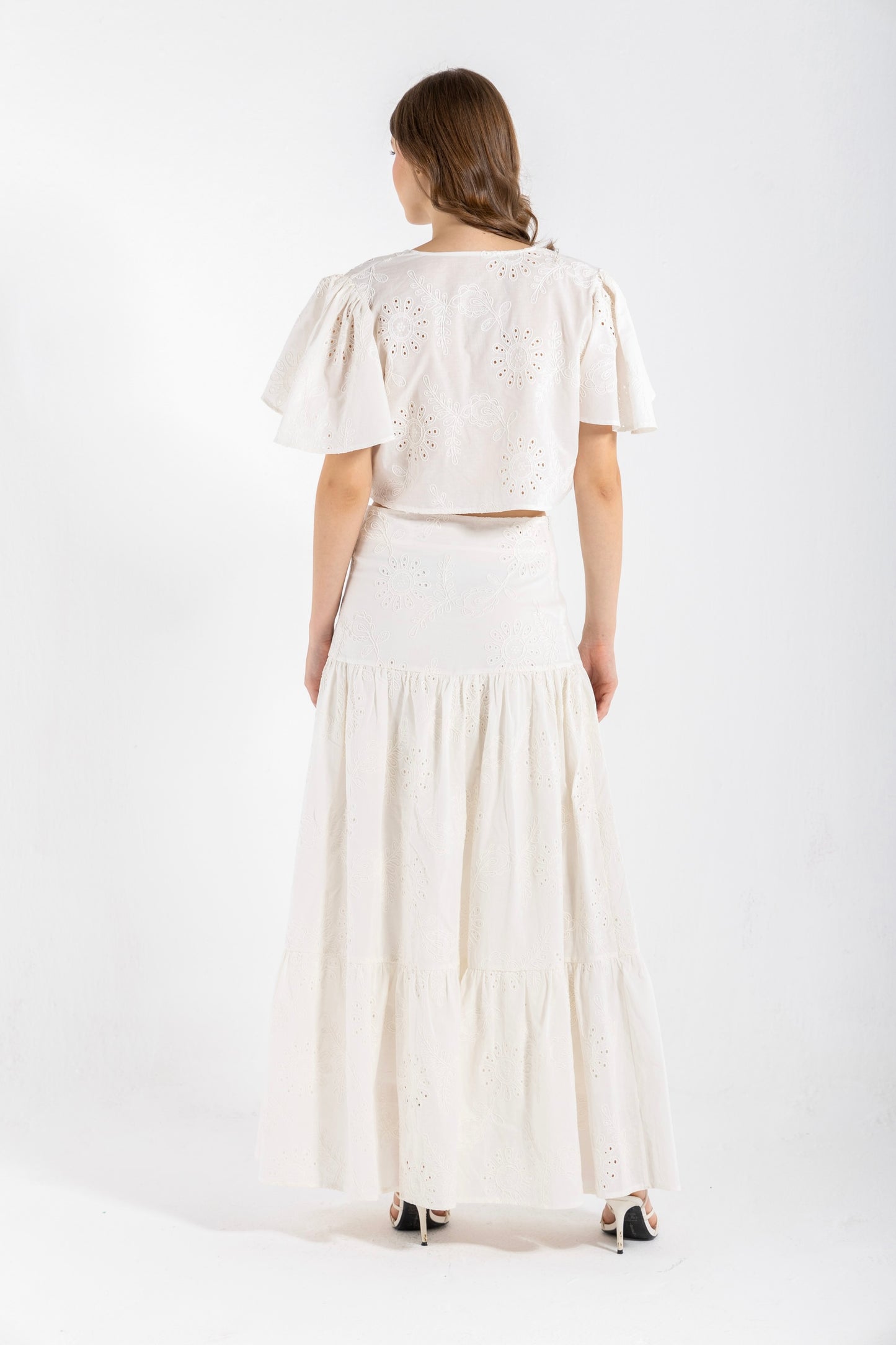 THE WHITE EMBROIDERY DREAM