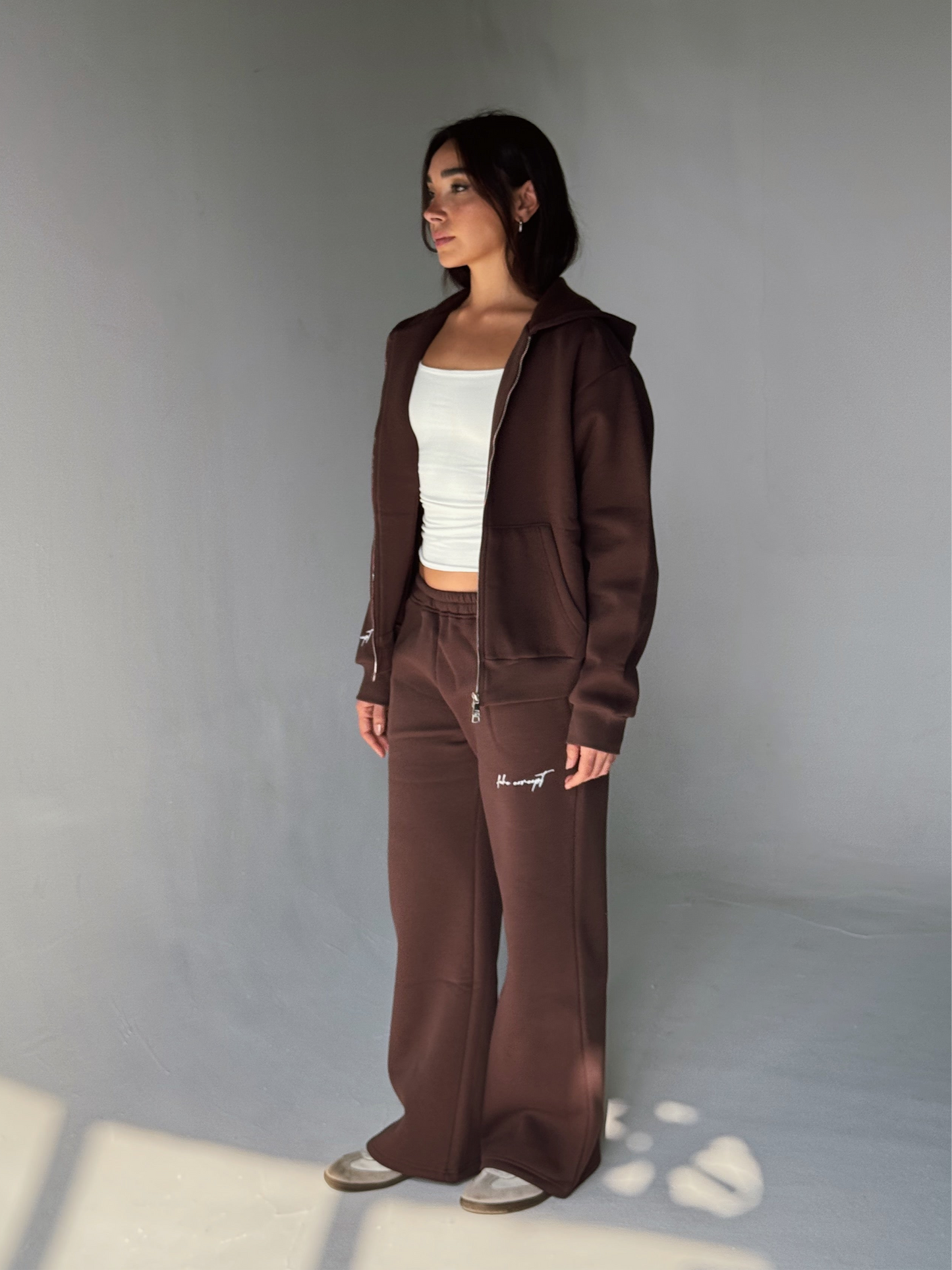 FEHE CONCEPT SIGNATURE SWEATPANTS IN BROWN
