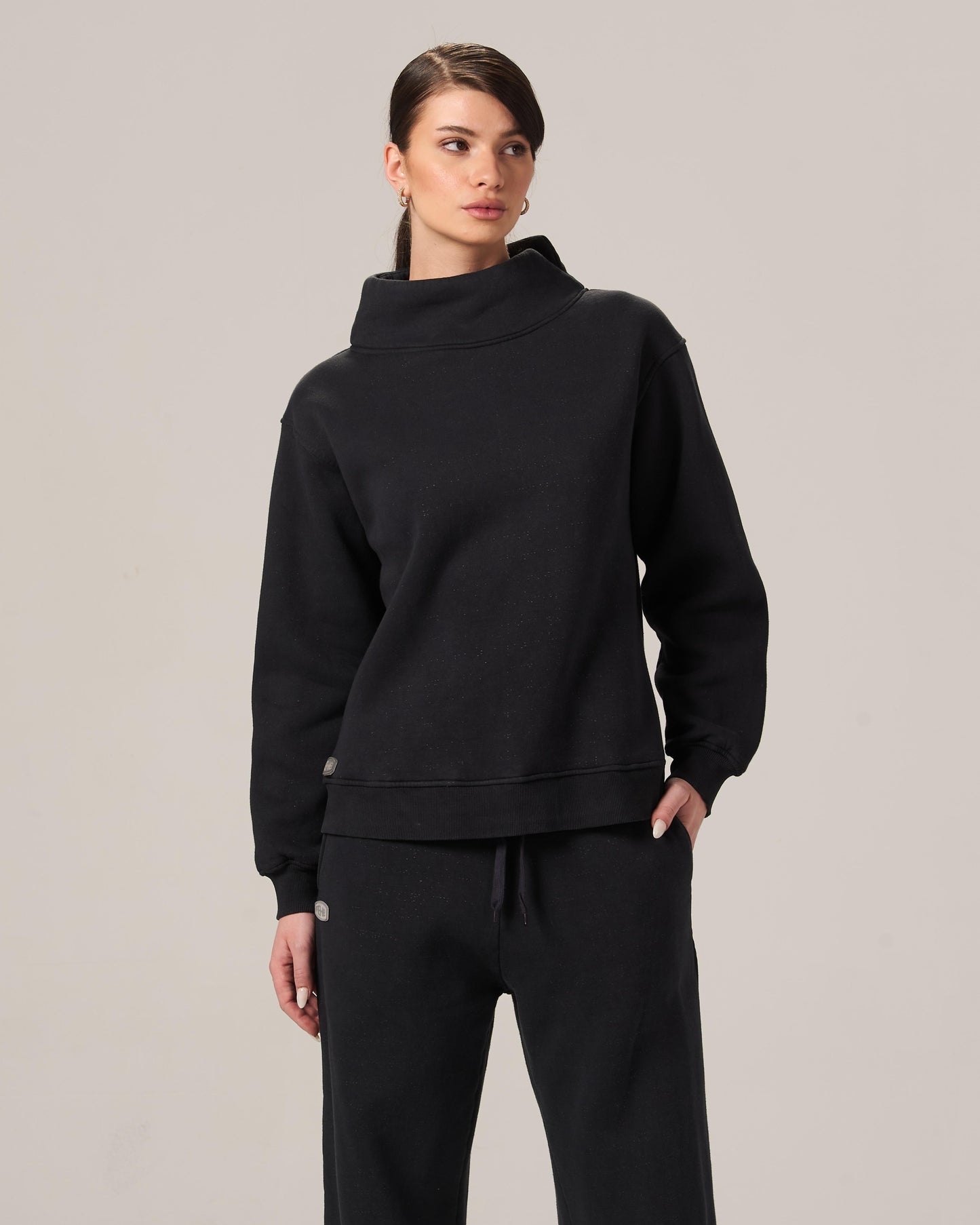 THE TURTLE-NECK SWEATSHIRT WASHED SET IN GREY-WASHED