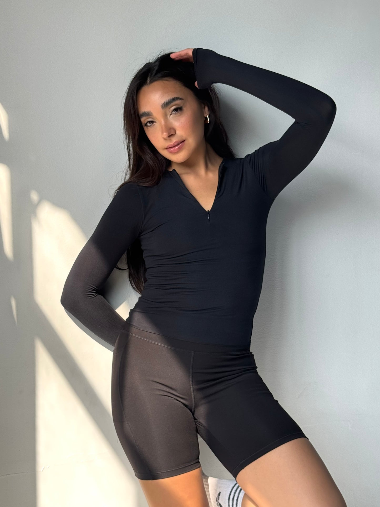 HALF-ZIP TOP IN BLACK