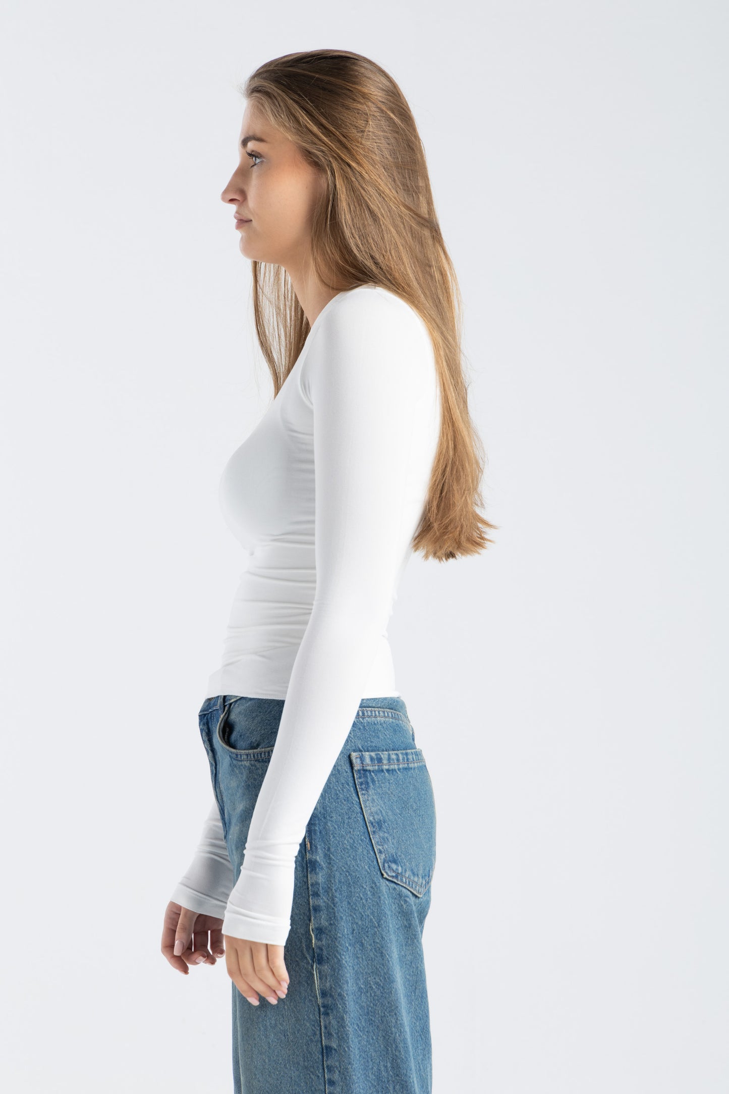 ROUND NECK LONG SLEEVE TOP IN WHITE