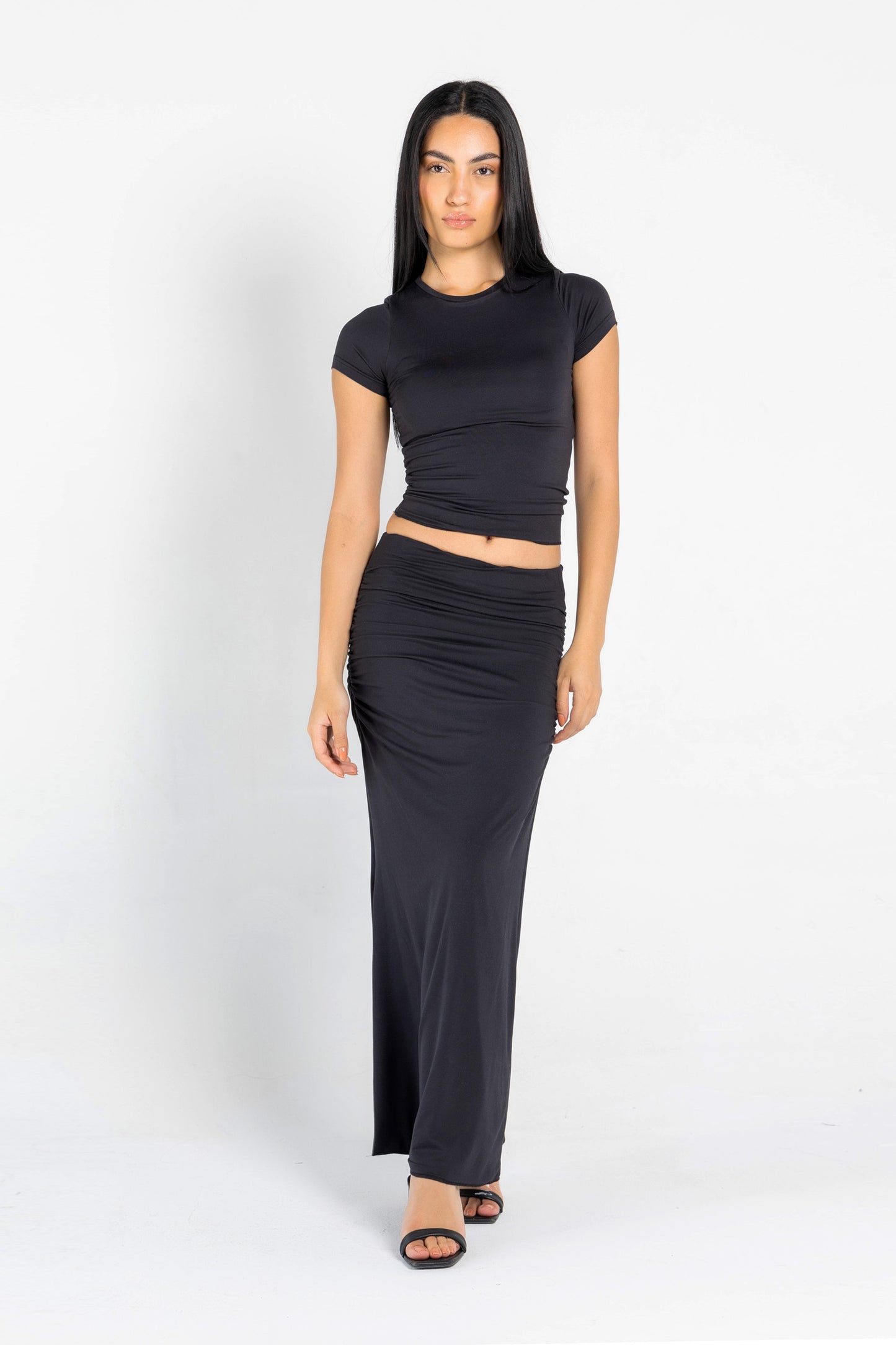 ROUND NECK SHORT SLEEVES TOP
IN BLACK