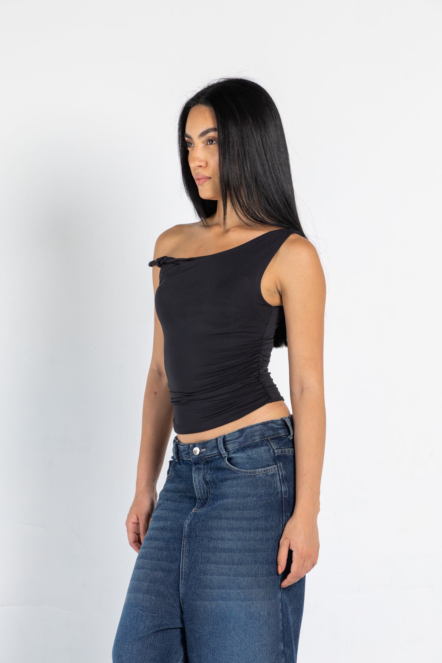 ONE SHOULDER TWISTED TOP IN BLACK