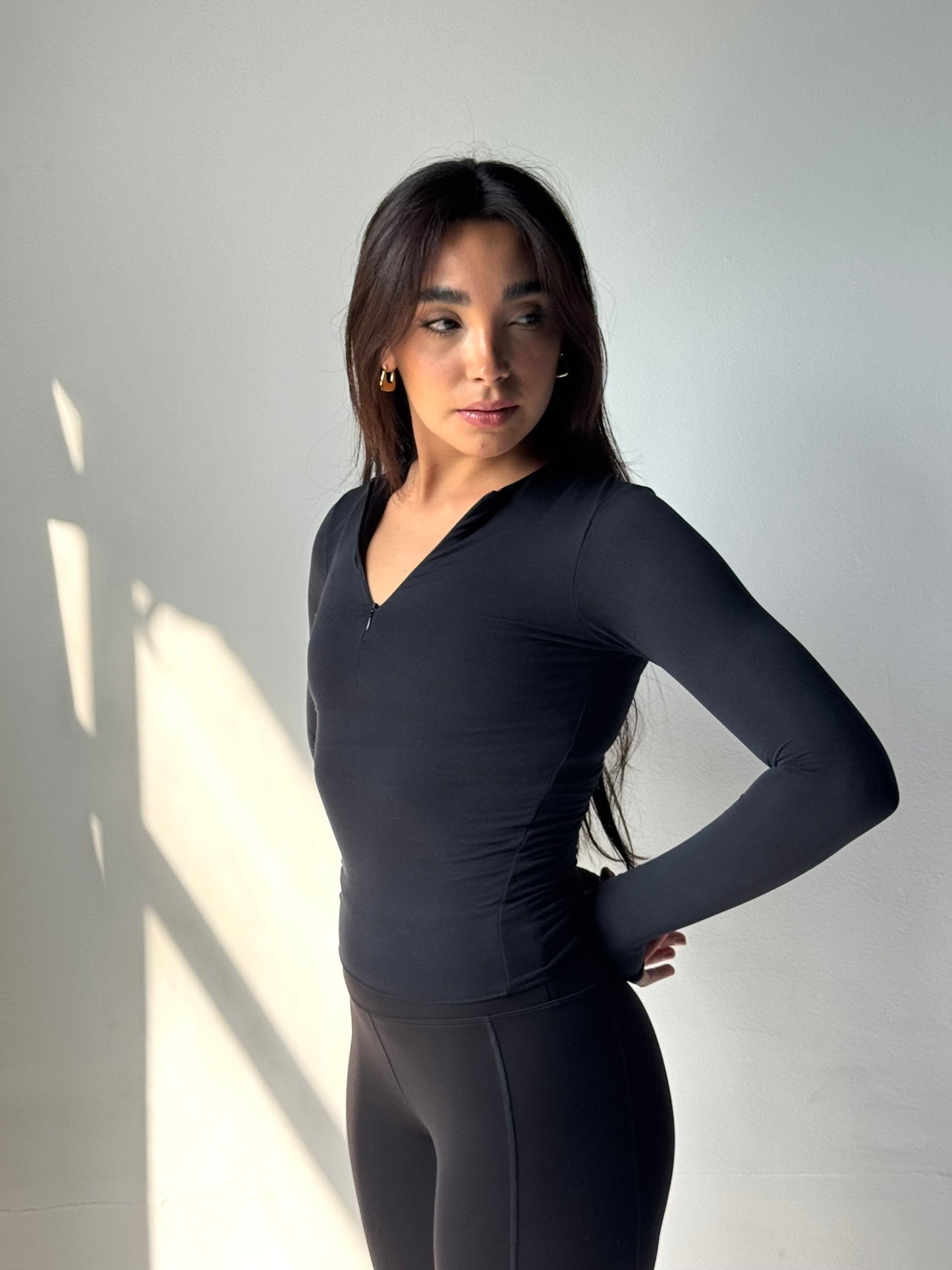 HALF-ZIP TOP IN BLACK