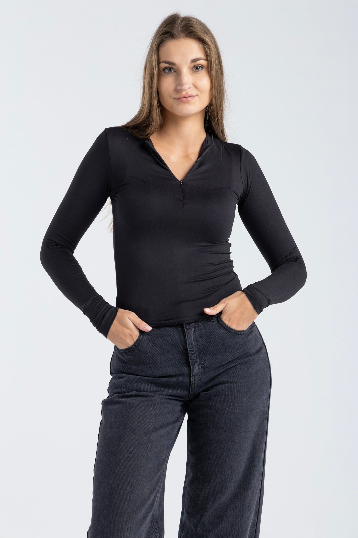 HALF-ZIP TOP IN BLACK