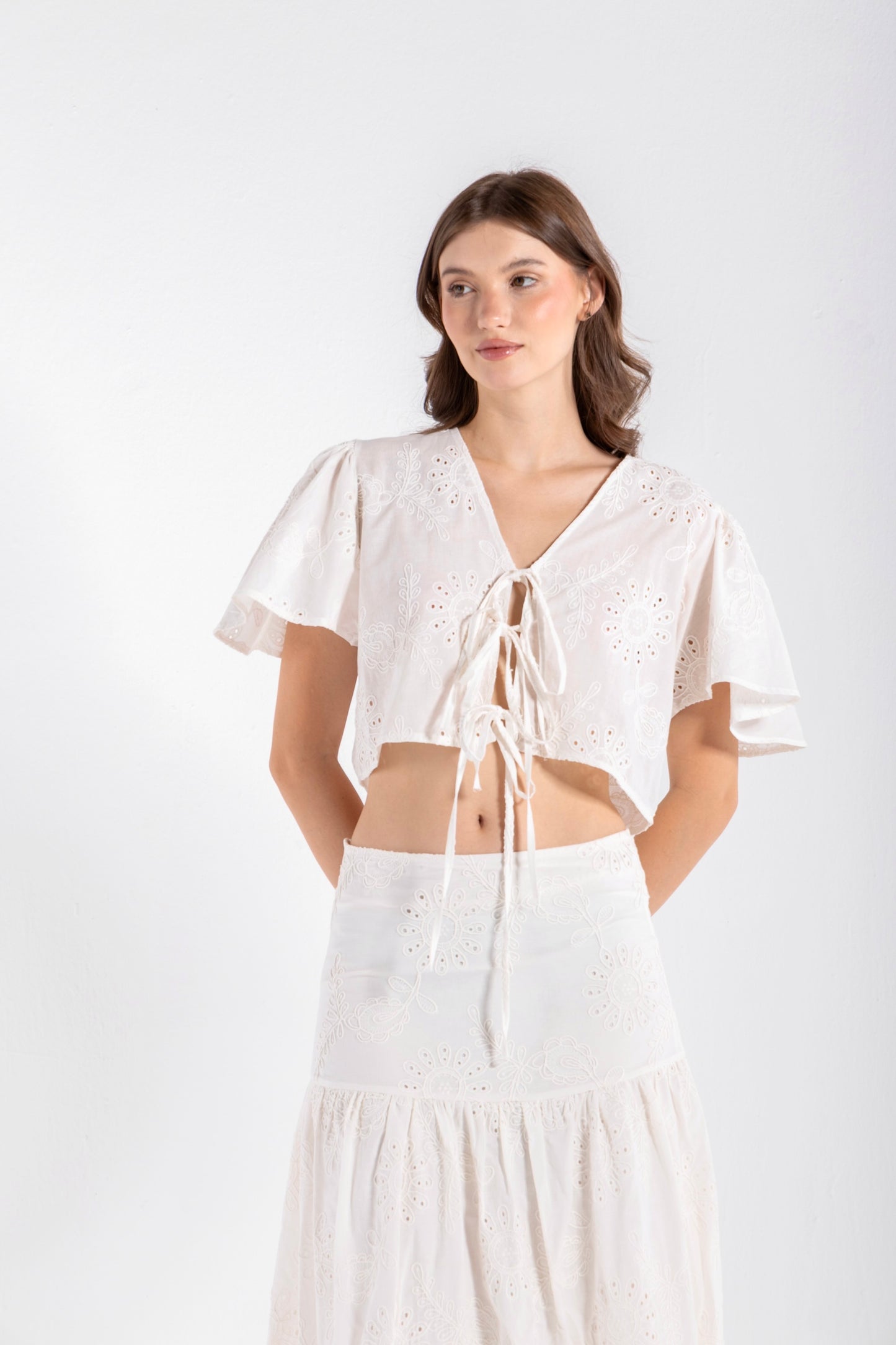 THE WHITE EMBROIDERY DREAM
