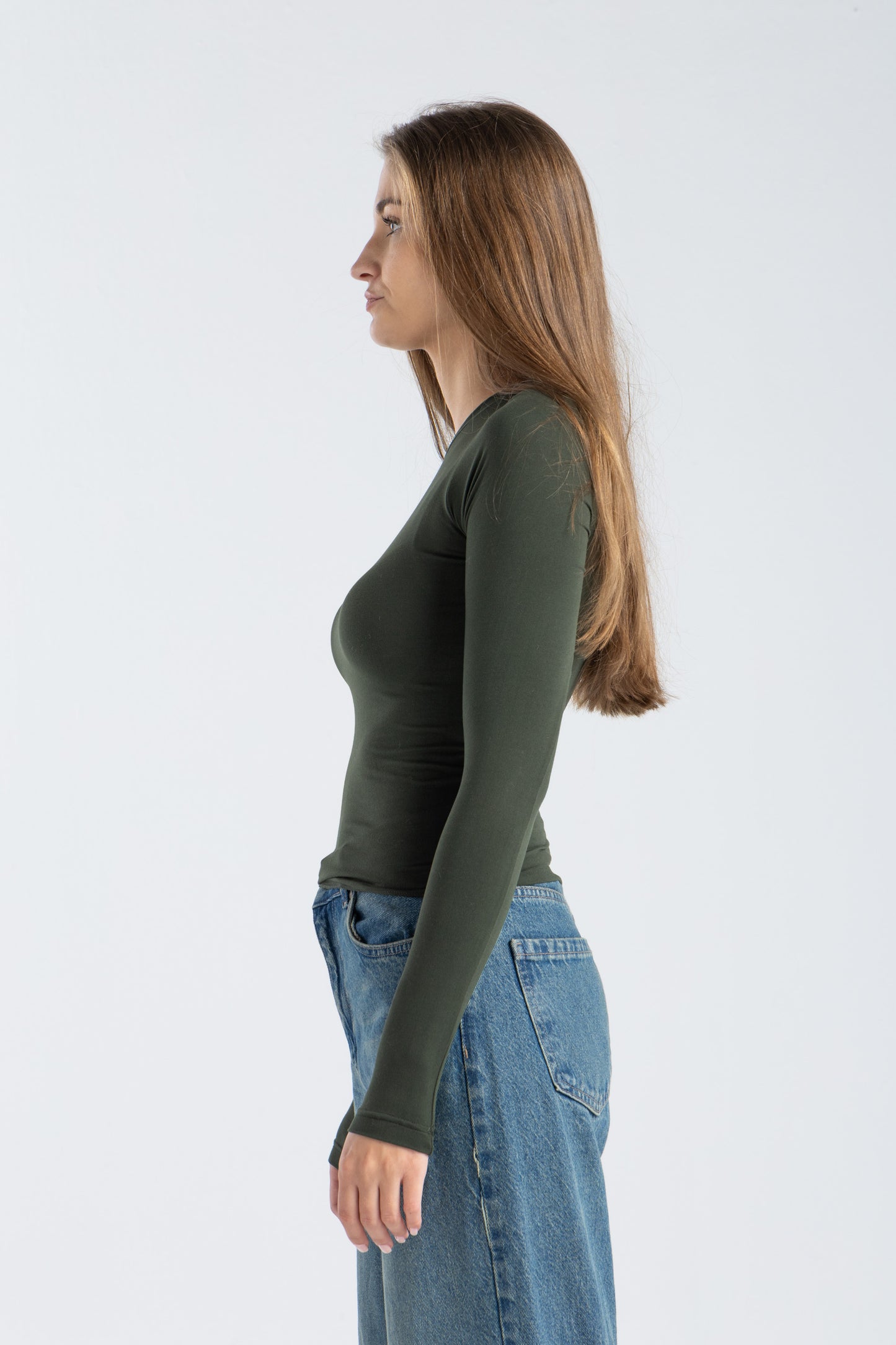 ROUND NECK LONG SLEEVE TOP IN DARK OLIVE