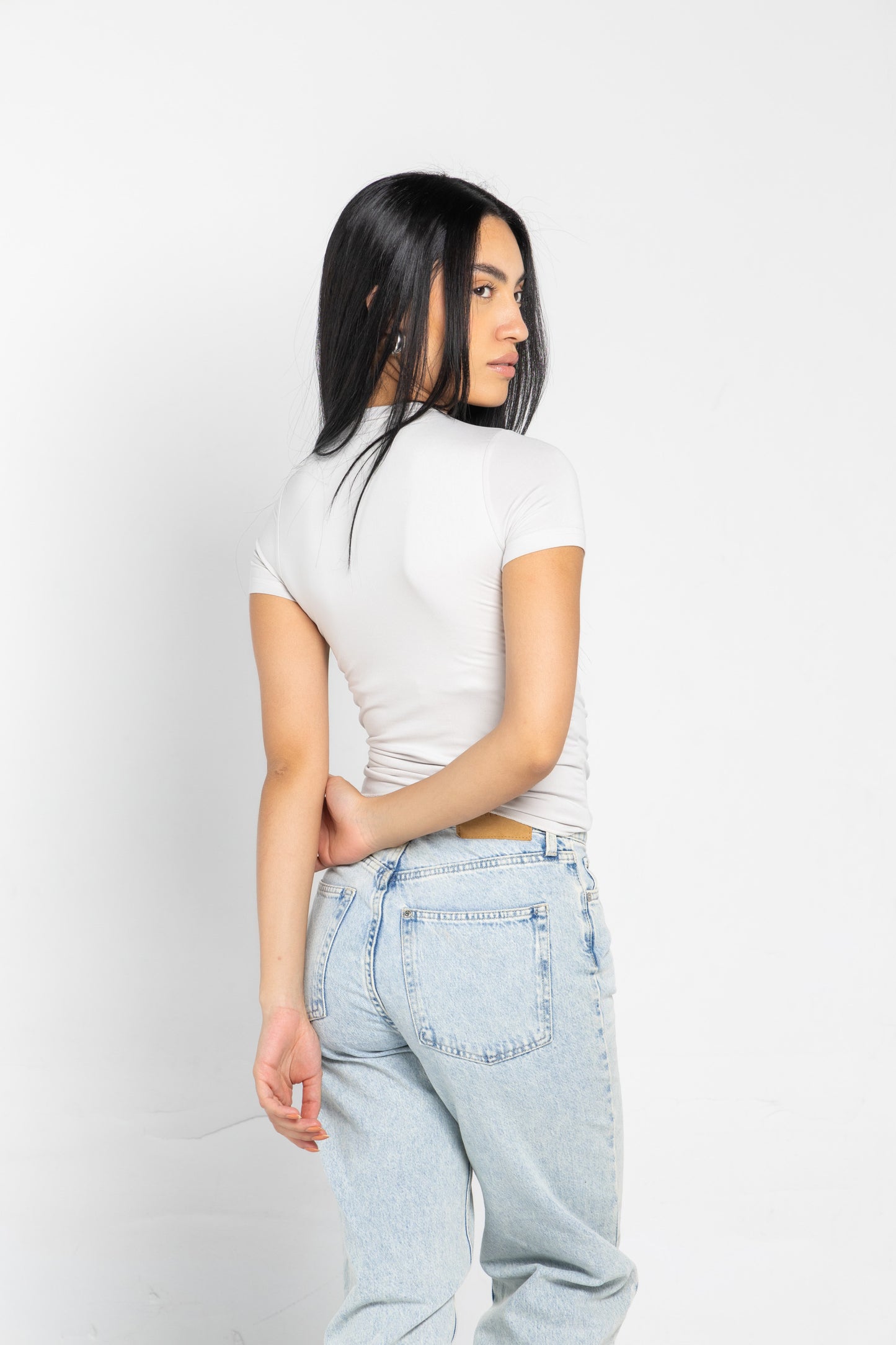 ROUND NECK SHORT SLEEVES TOP IN GRIEGE
