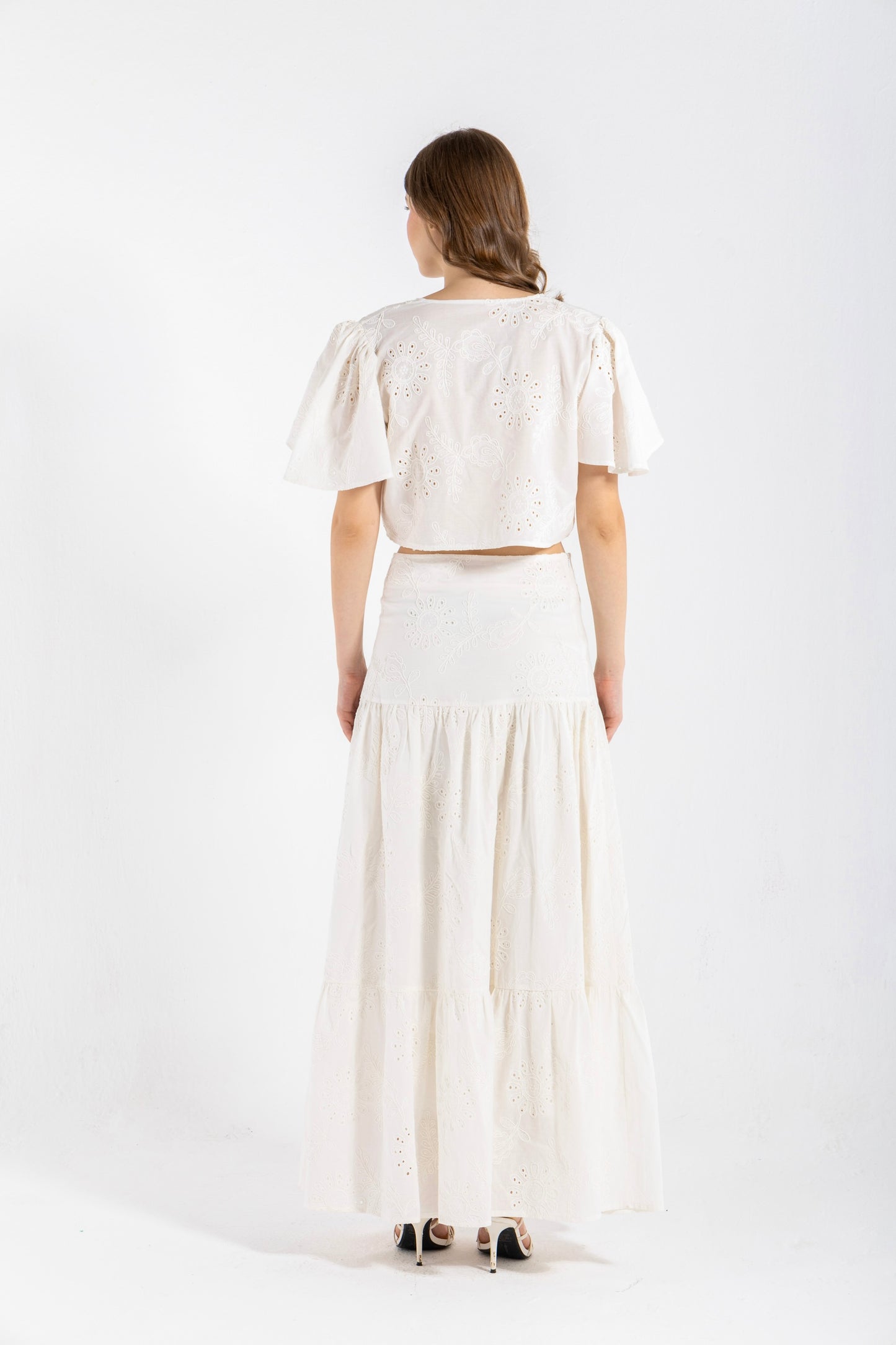 THE WHITE EMBROIDERY DREAM