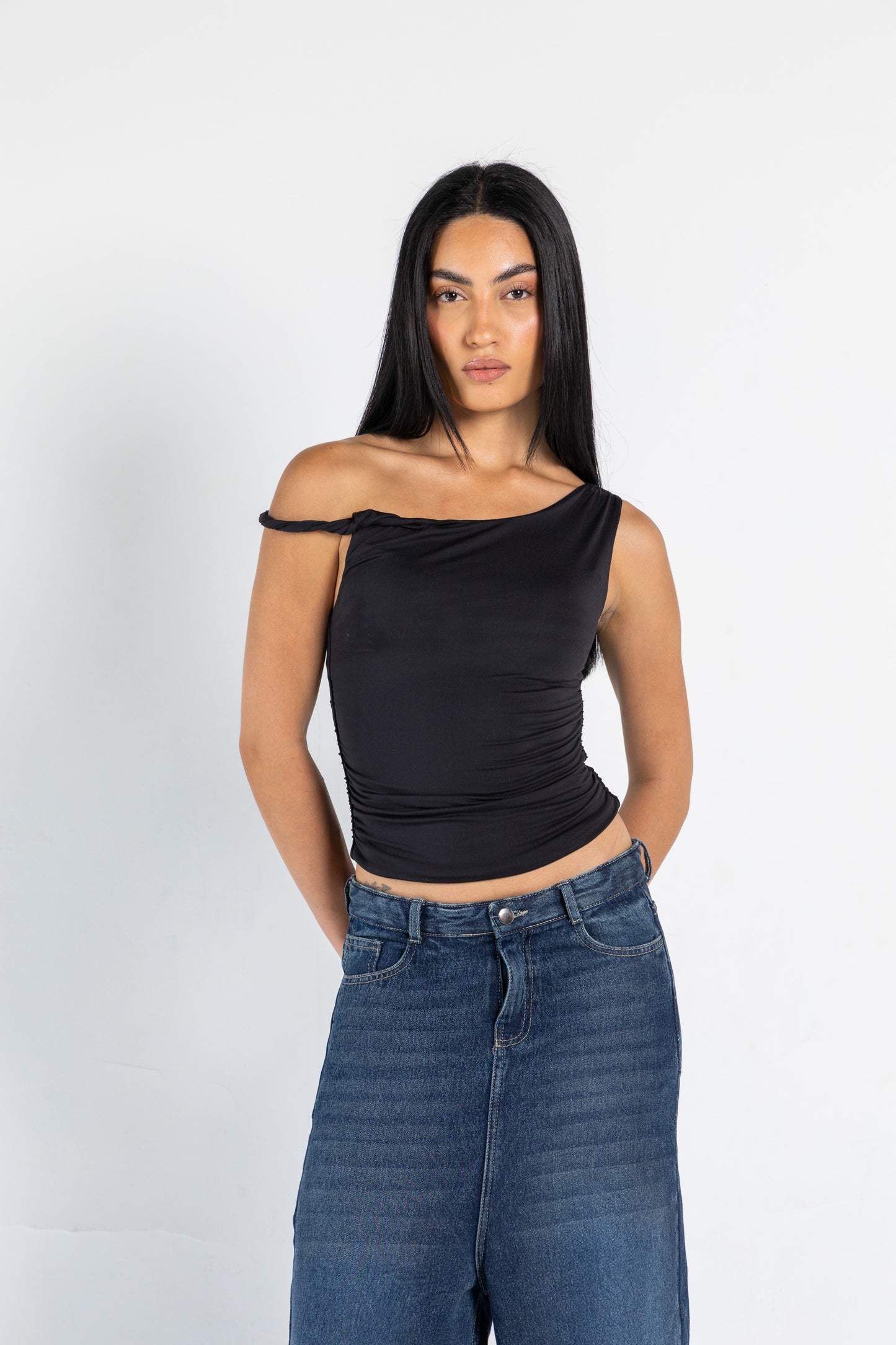 ONE SHOULDER TWISTED TOP IN BLACK