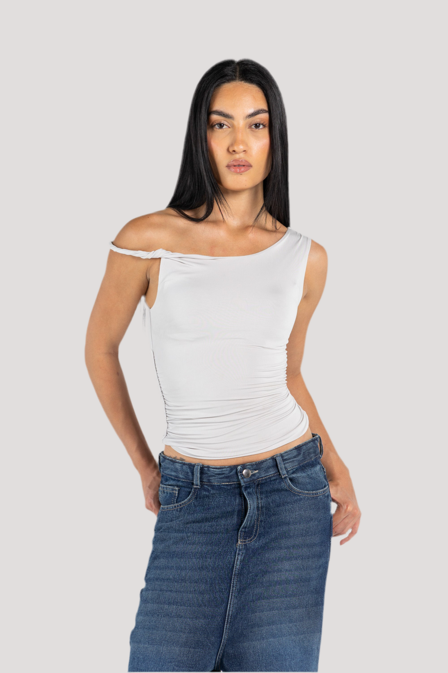 ONE SHOULDER TWISTED TOP IN GRIEGE