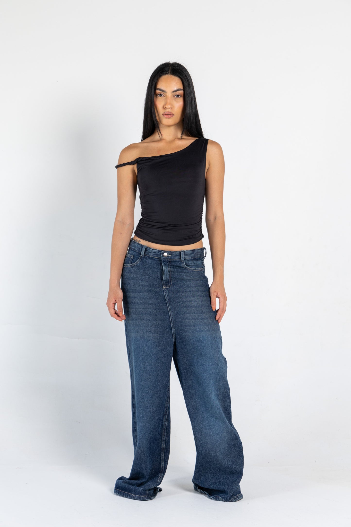 ONE SHOULDER TWISTED TOP IN BLACK