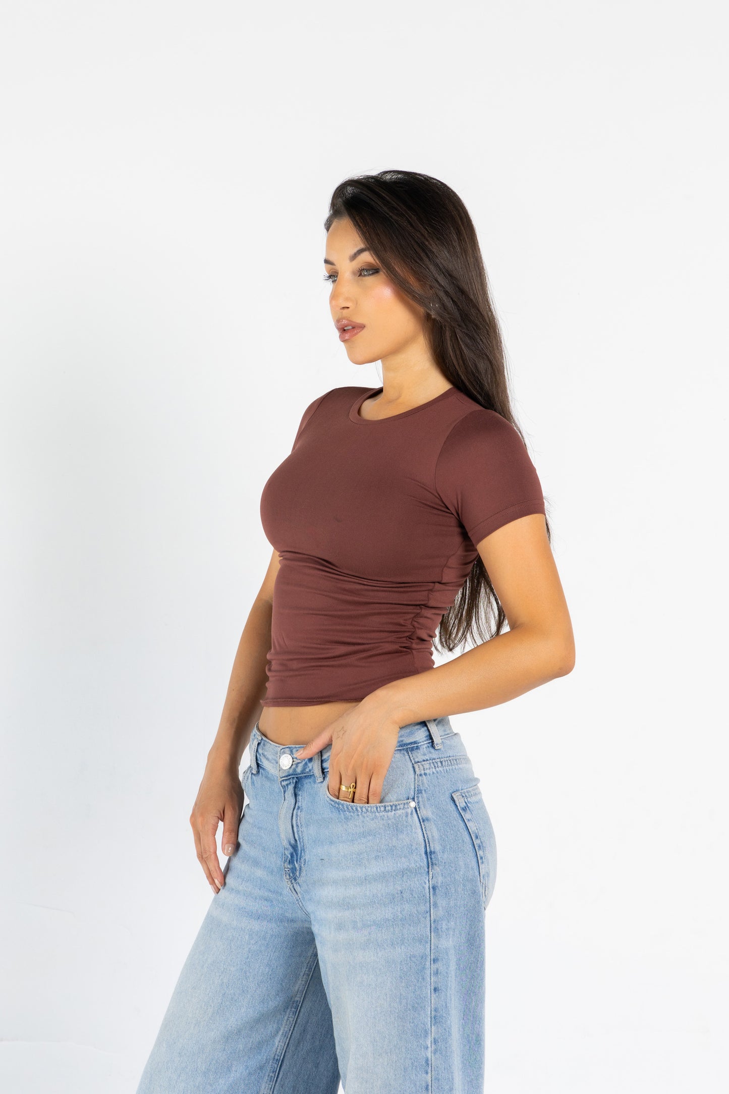 ROUND NECK SHORT SLEEVES TOP IN UMBER BROWN
