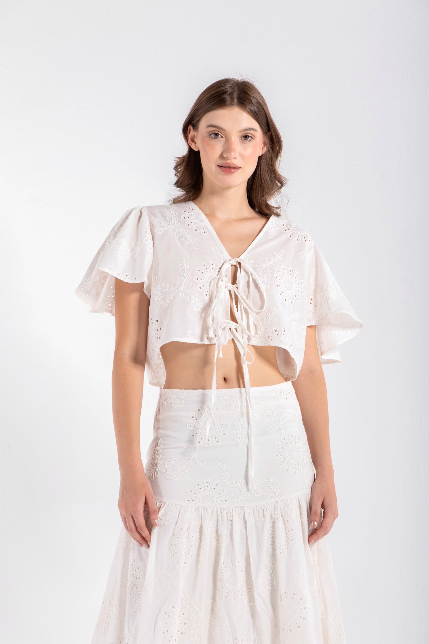 THE WHITE EMBROIDERY DREAM