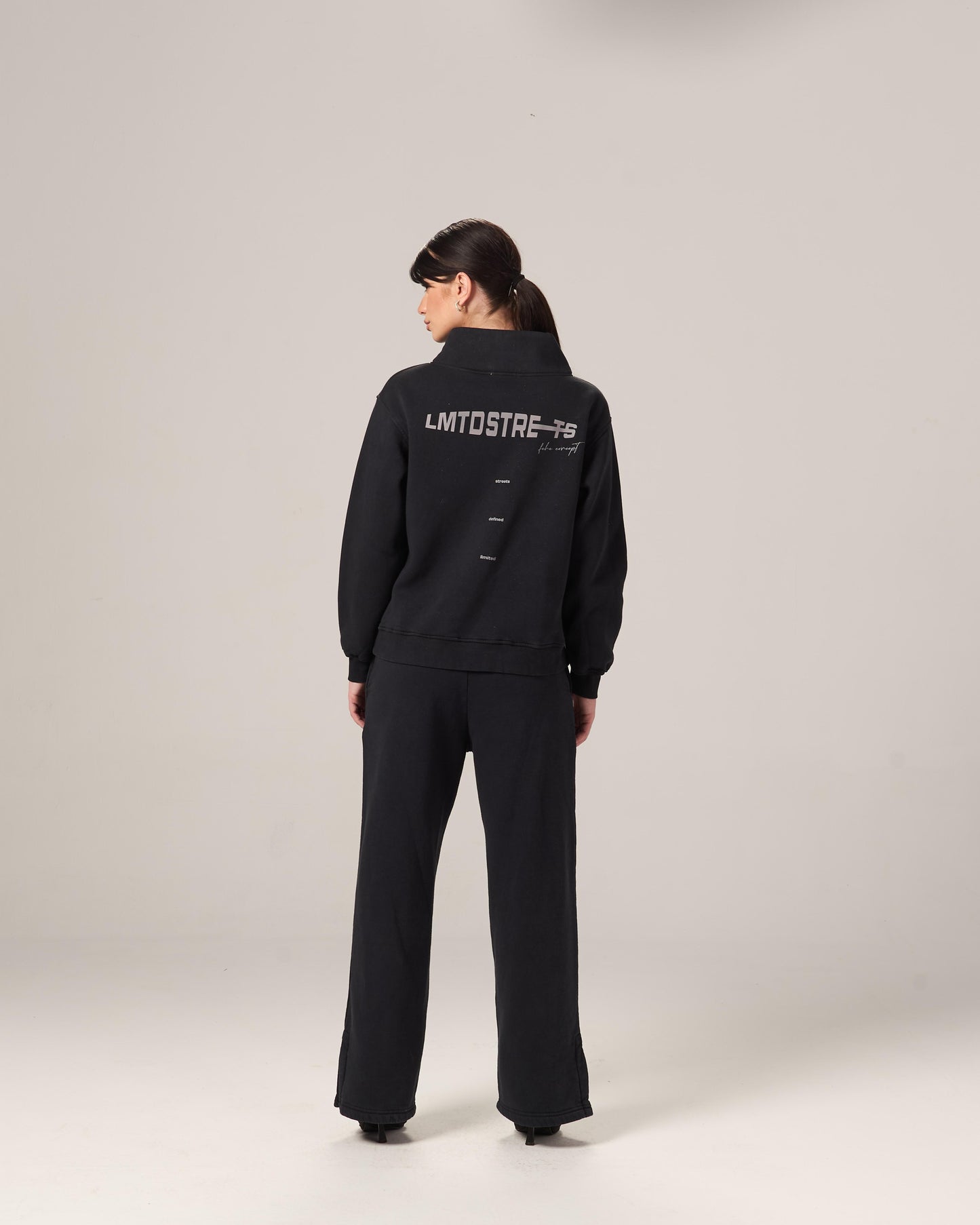 THE TURTLE-NECK SWEATSHIRT WASHED SET IN GREY-WASHED