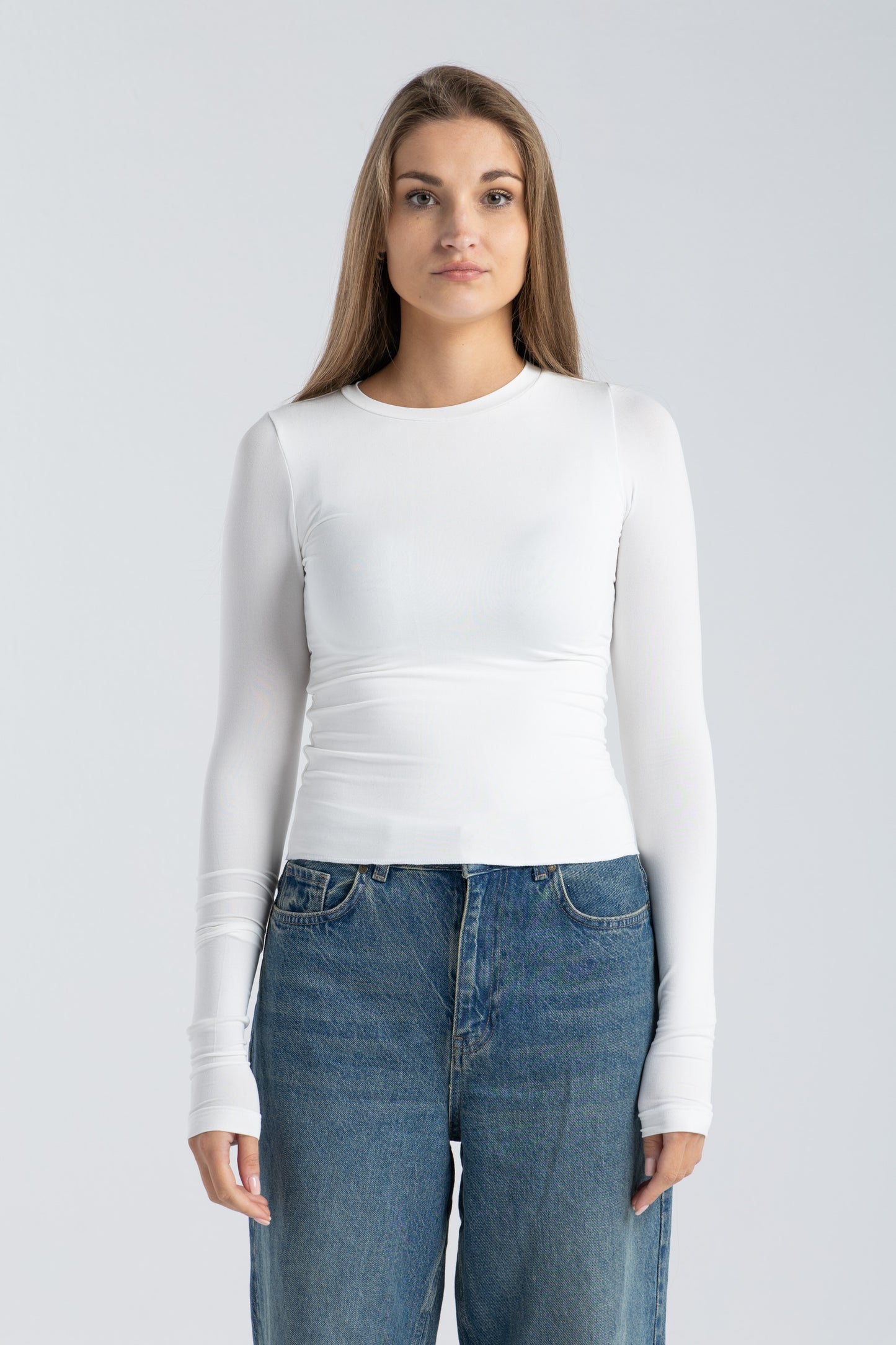 ROUND NECK LONG SLEEVE TOP IN WHITE