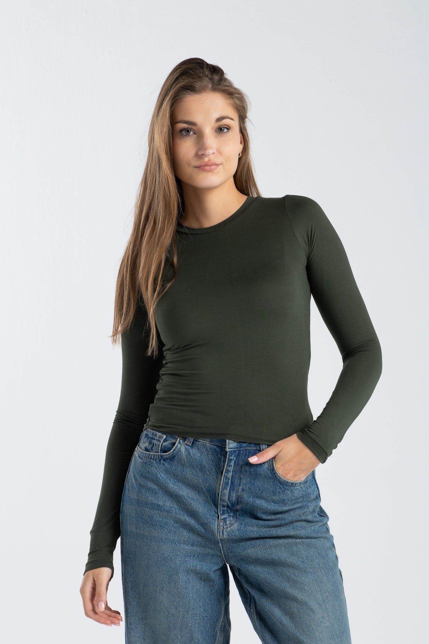 ROUND NECK LONG SLEEVE TOP IN DARK OLIVE