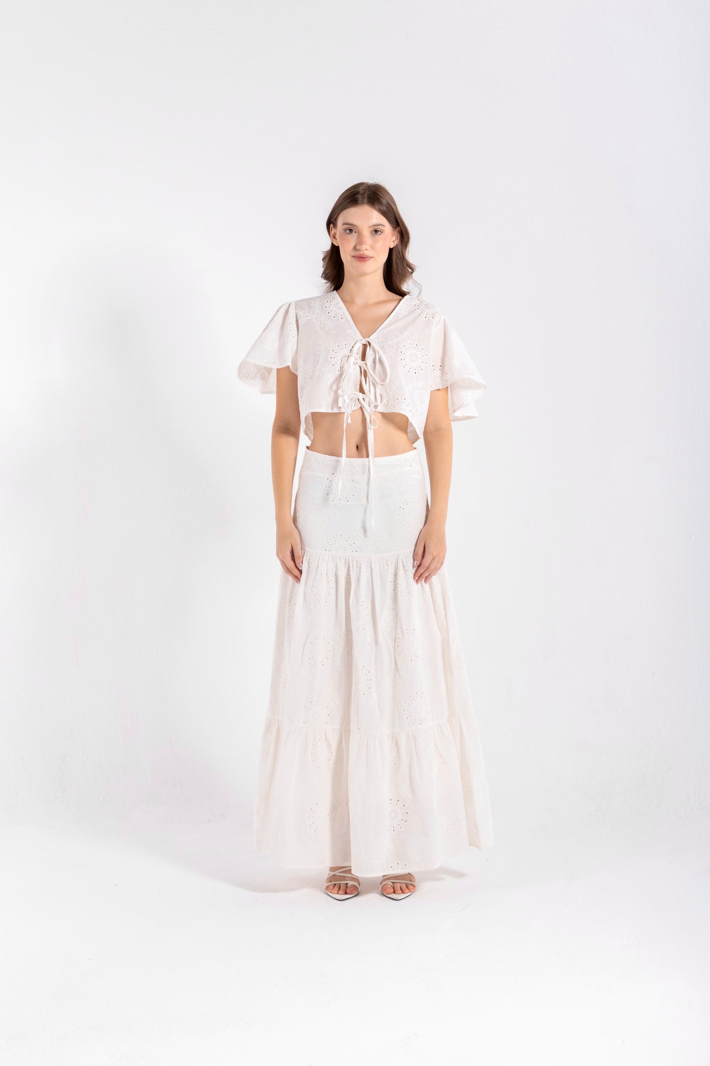 THE WHITE EMBROIDERY DREAM