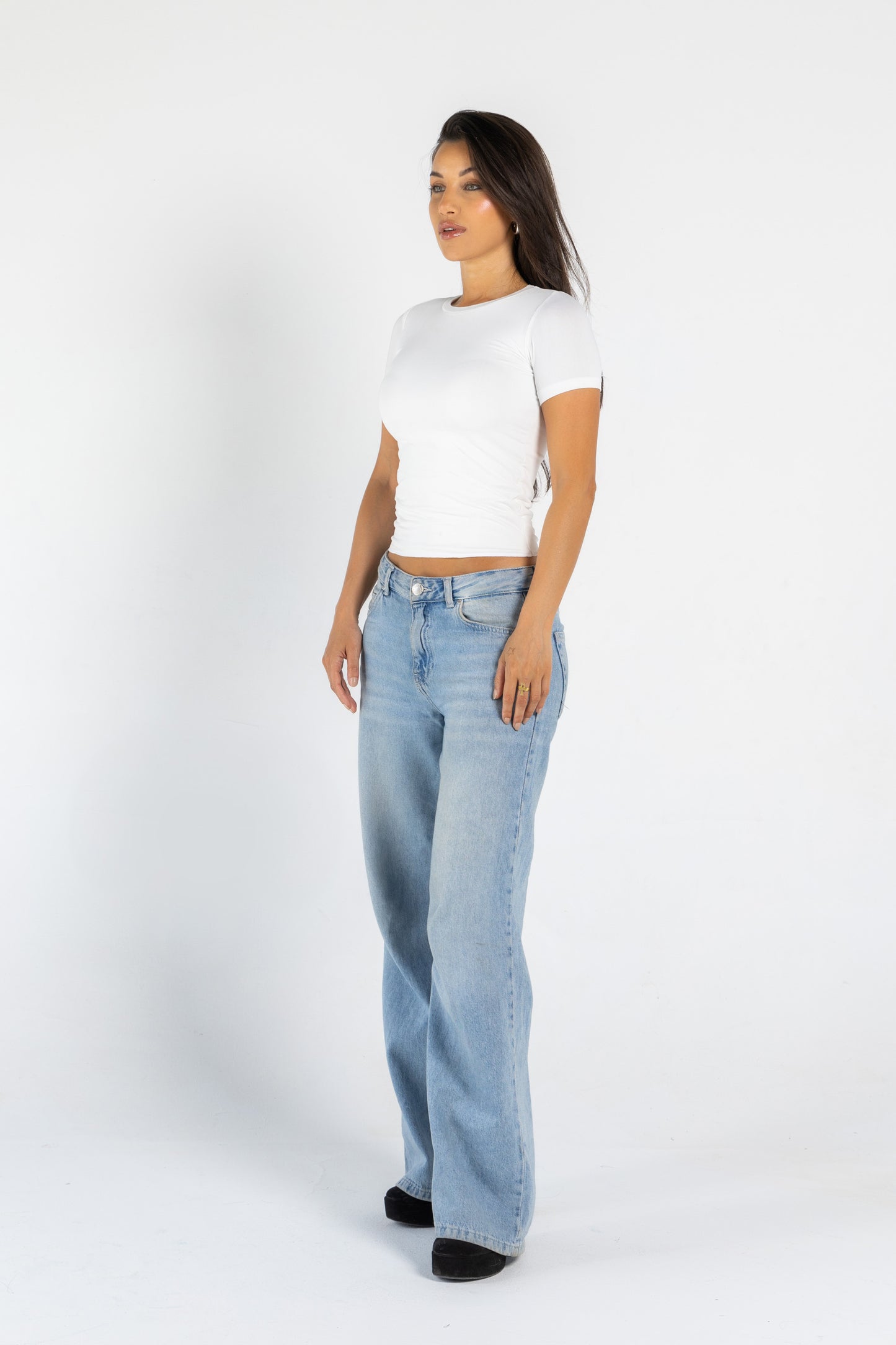 ROUND NECK SHORT SLEEVES TOP IN WHITE