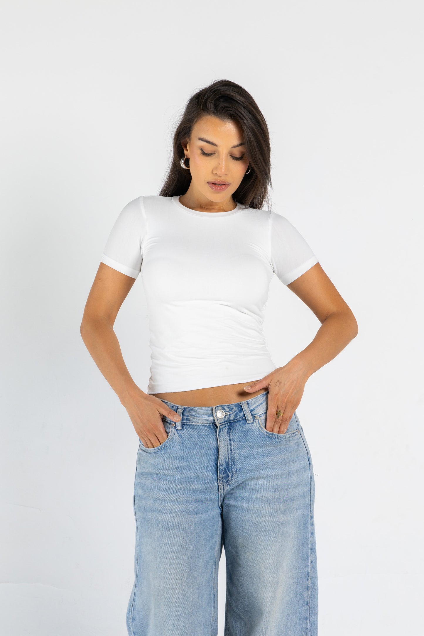 ROUND NECK SHORT SLEEVES TOP IN WHITE