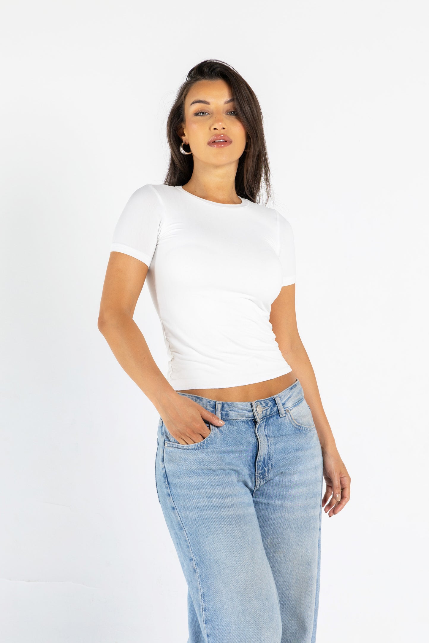 ROUND NECK SHORT SLEEVES TOP IN WHITE