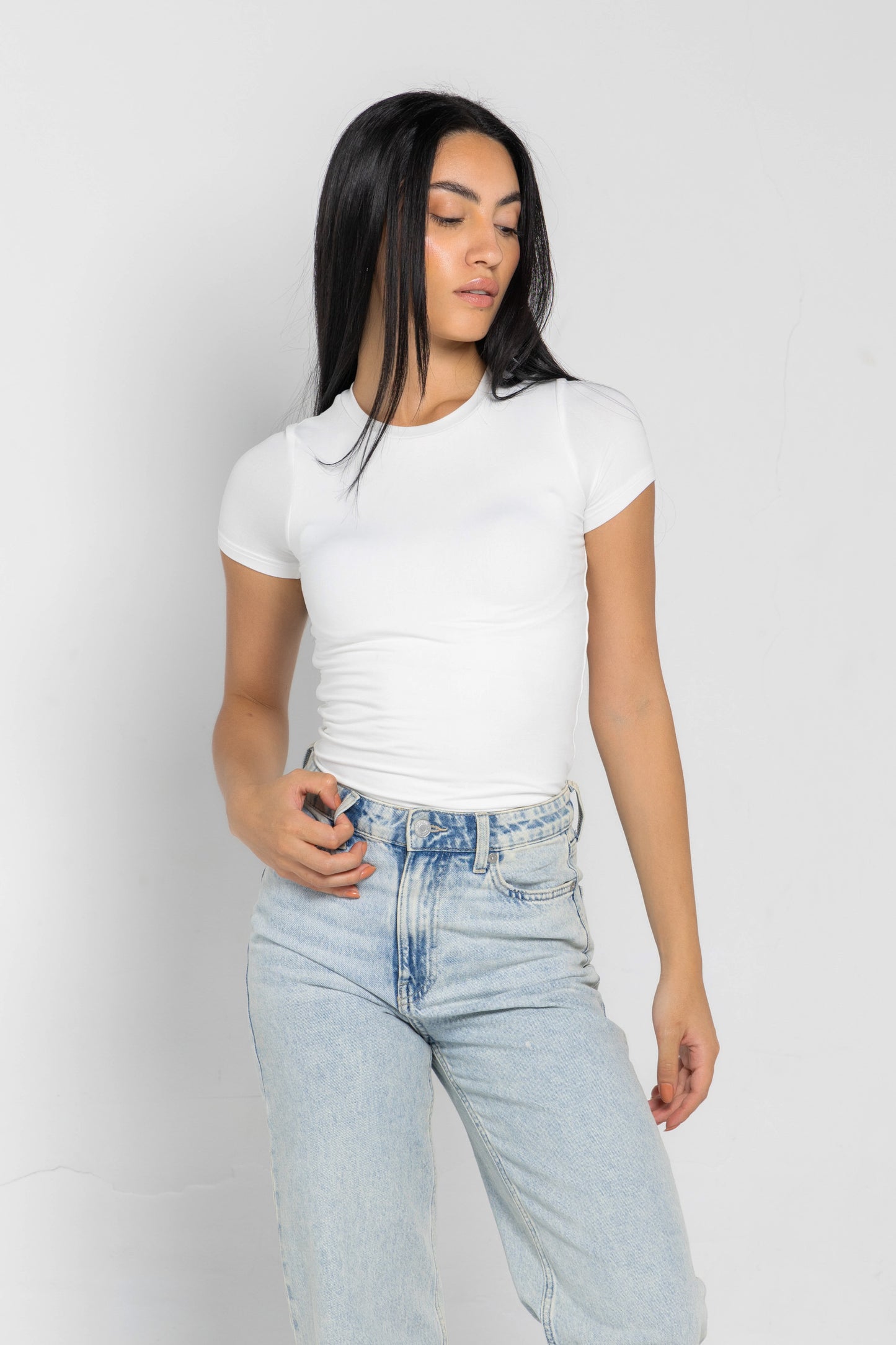 ROUND NECK SHORT SLEEVES TOP IN WHITE