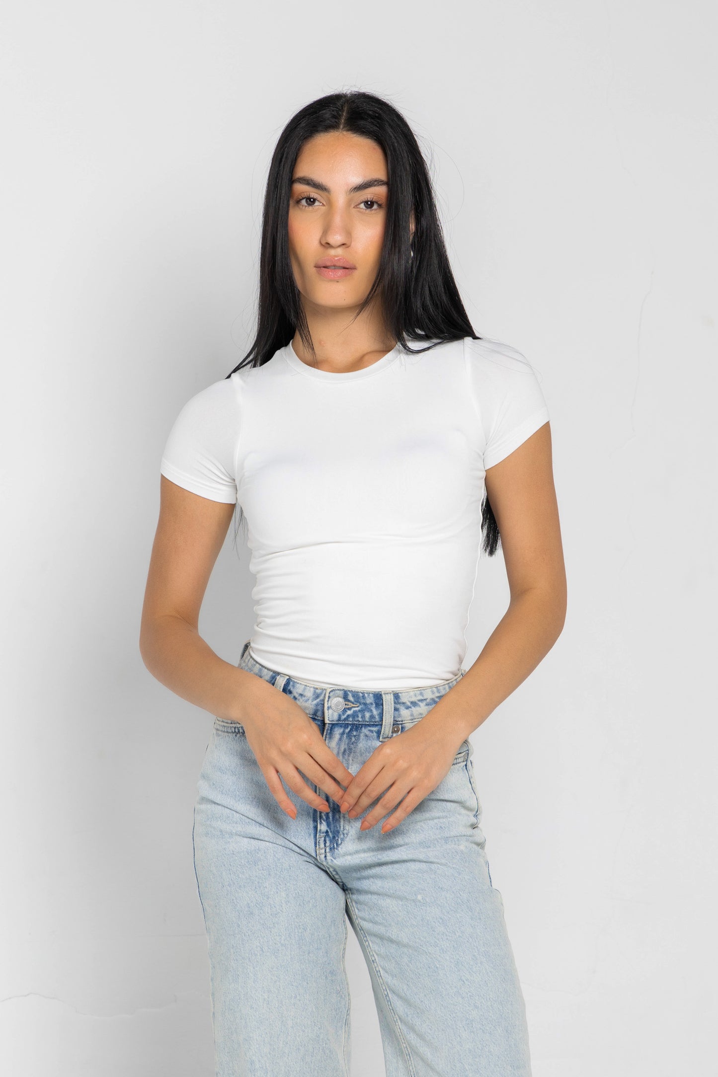 ROUND NECK SHORT SLEEVES TOP IN WHITE