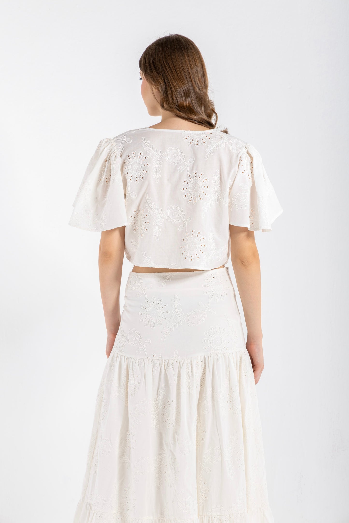 THE WHITE EMBROIDERY DREAM