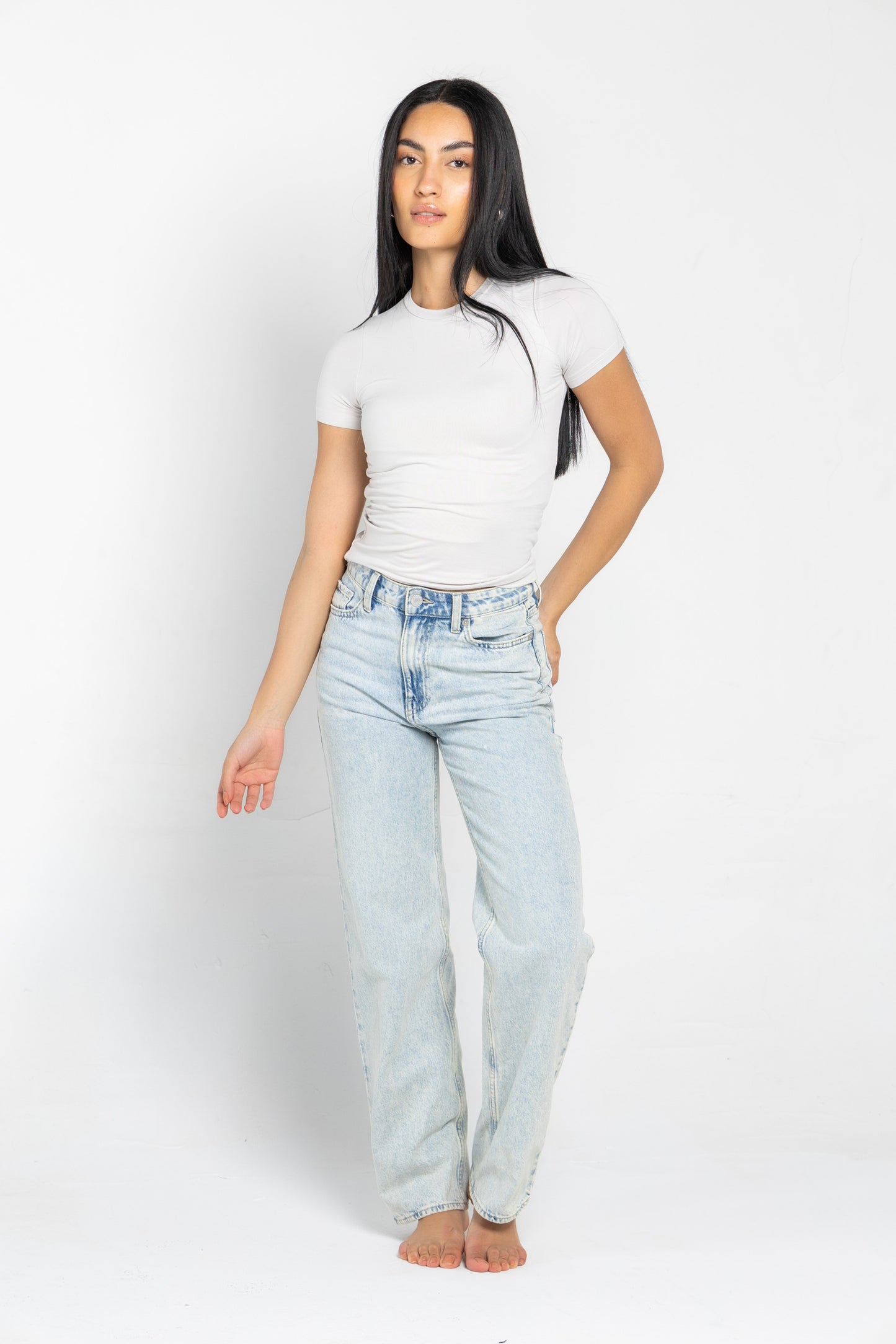 ROUND NECK SHORT SLEEVES TOP IN GRIEGE
