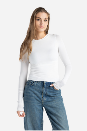 ROUND NECK LONG SLEEVE TOP IN WHITE