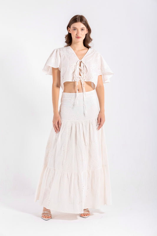THE WHITE EMBROIDERY DREAM