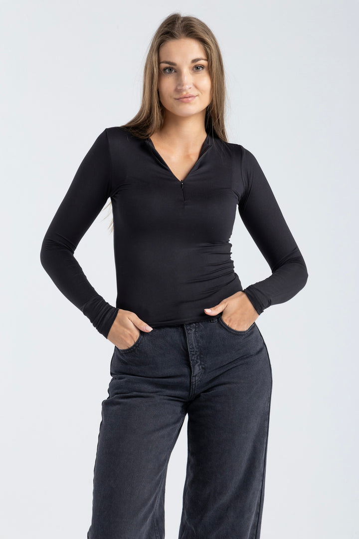 HALF-ZIP TOP IN BLACK