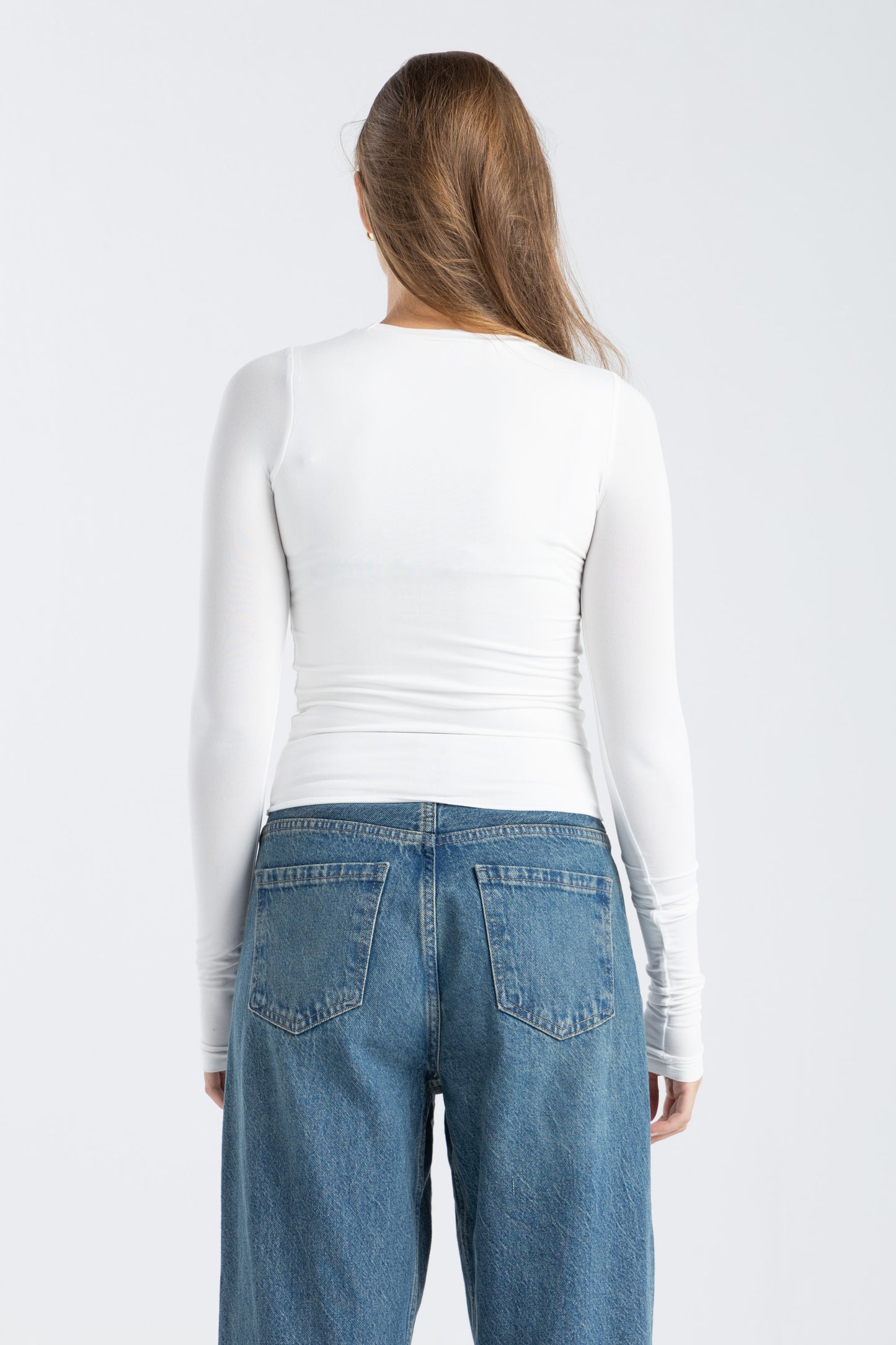 ROUND NECK LONG SLEEVE TOP IN WHITE