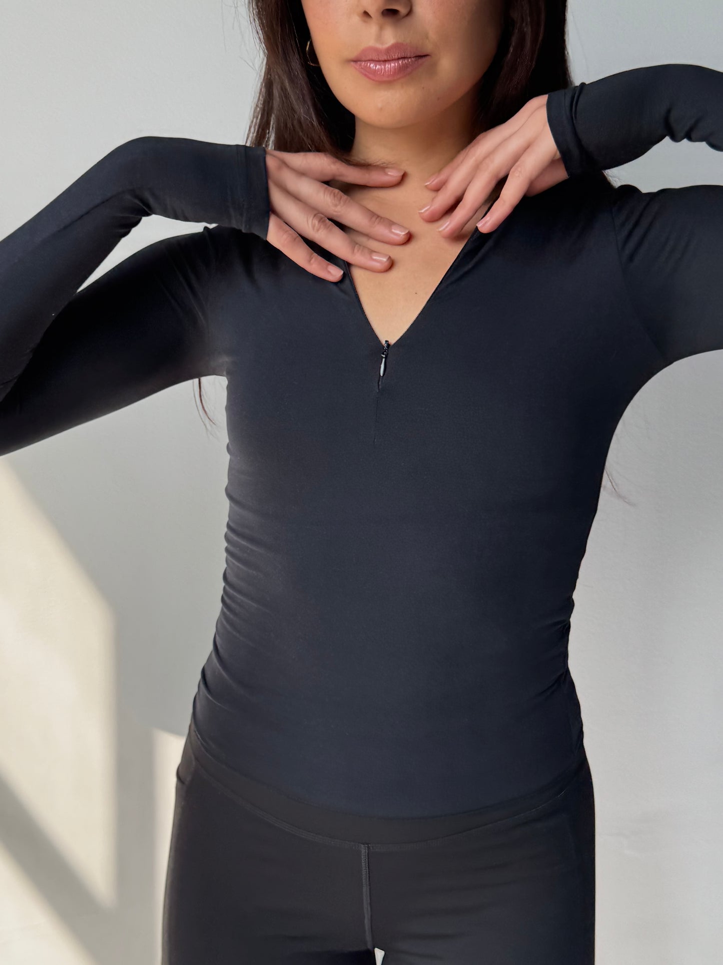 HALF-ZIP TOP IN BLACK