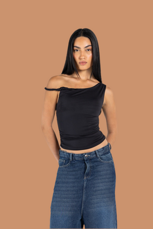 ONE SHOULDER TWISTED TOP IN BLACK
