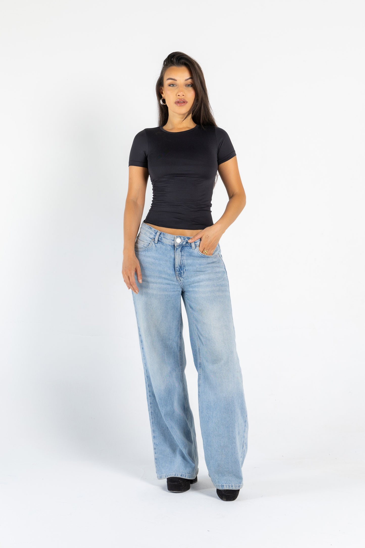 ROUND NECK SHORT SLEEVES TOP 
IN BLACK