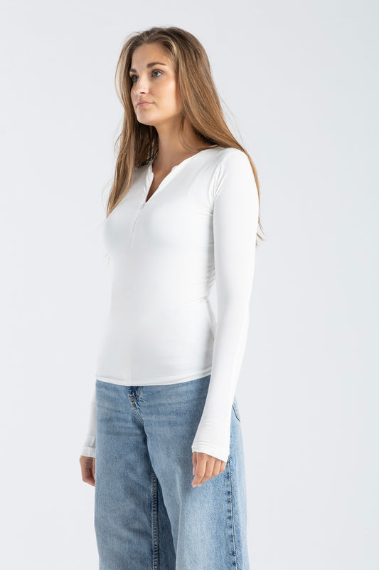 HALF-ZIP TOP IN WHITE