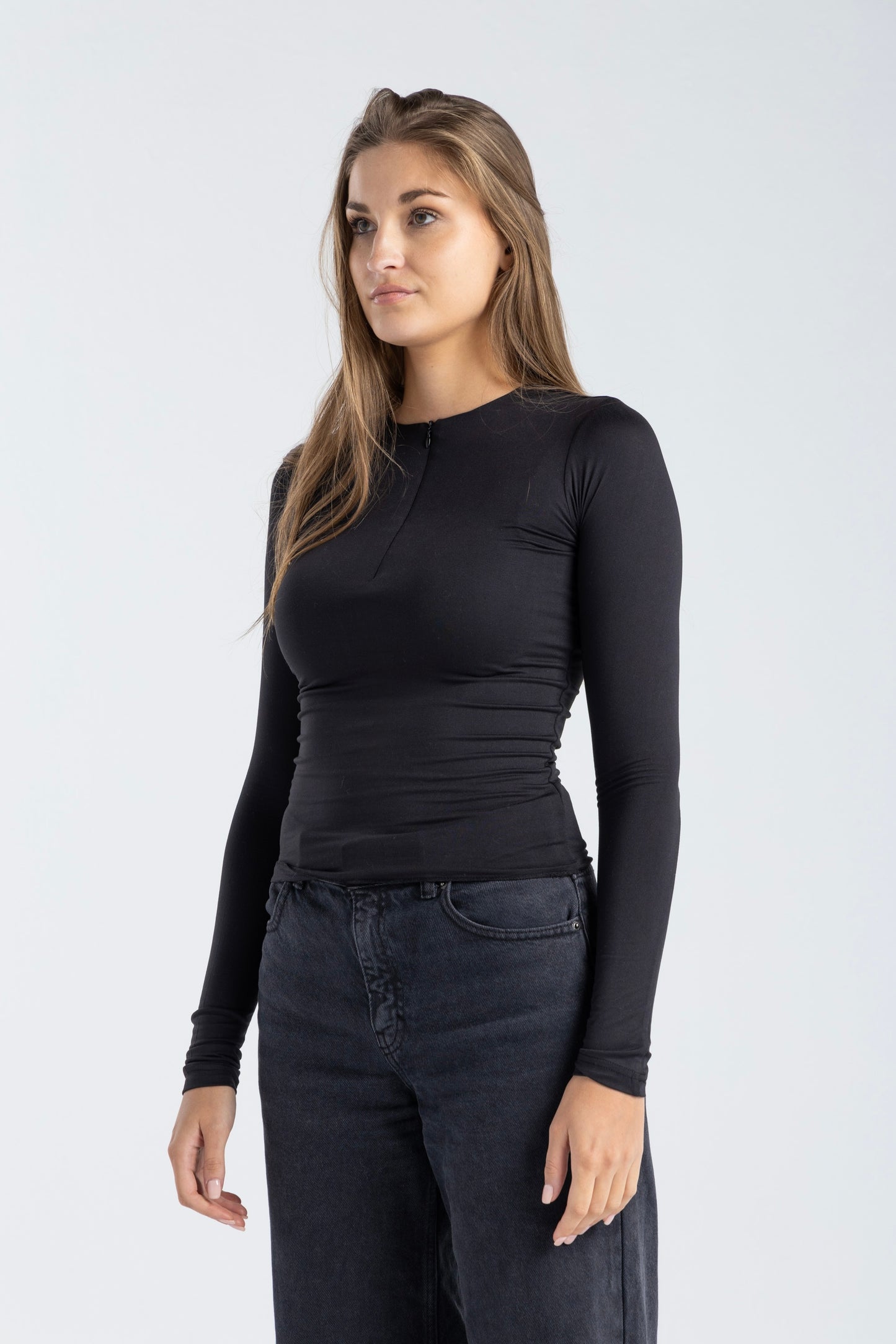 HALF-ZIP TOP IN BLACK