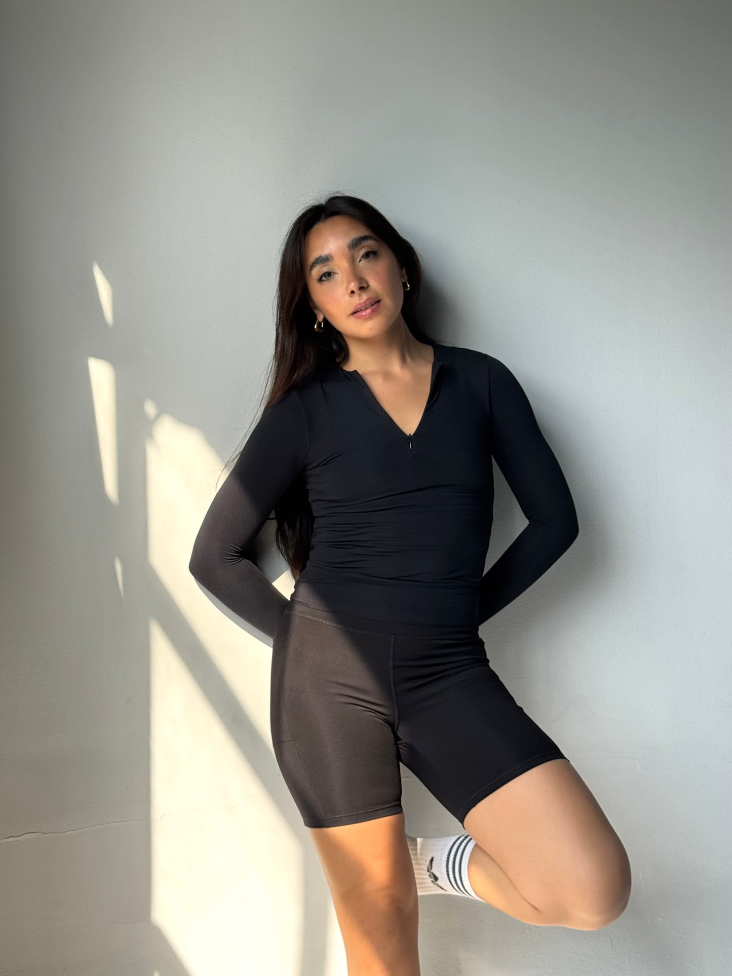 HALF-ZIP TOP IN BLACK
