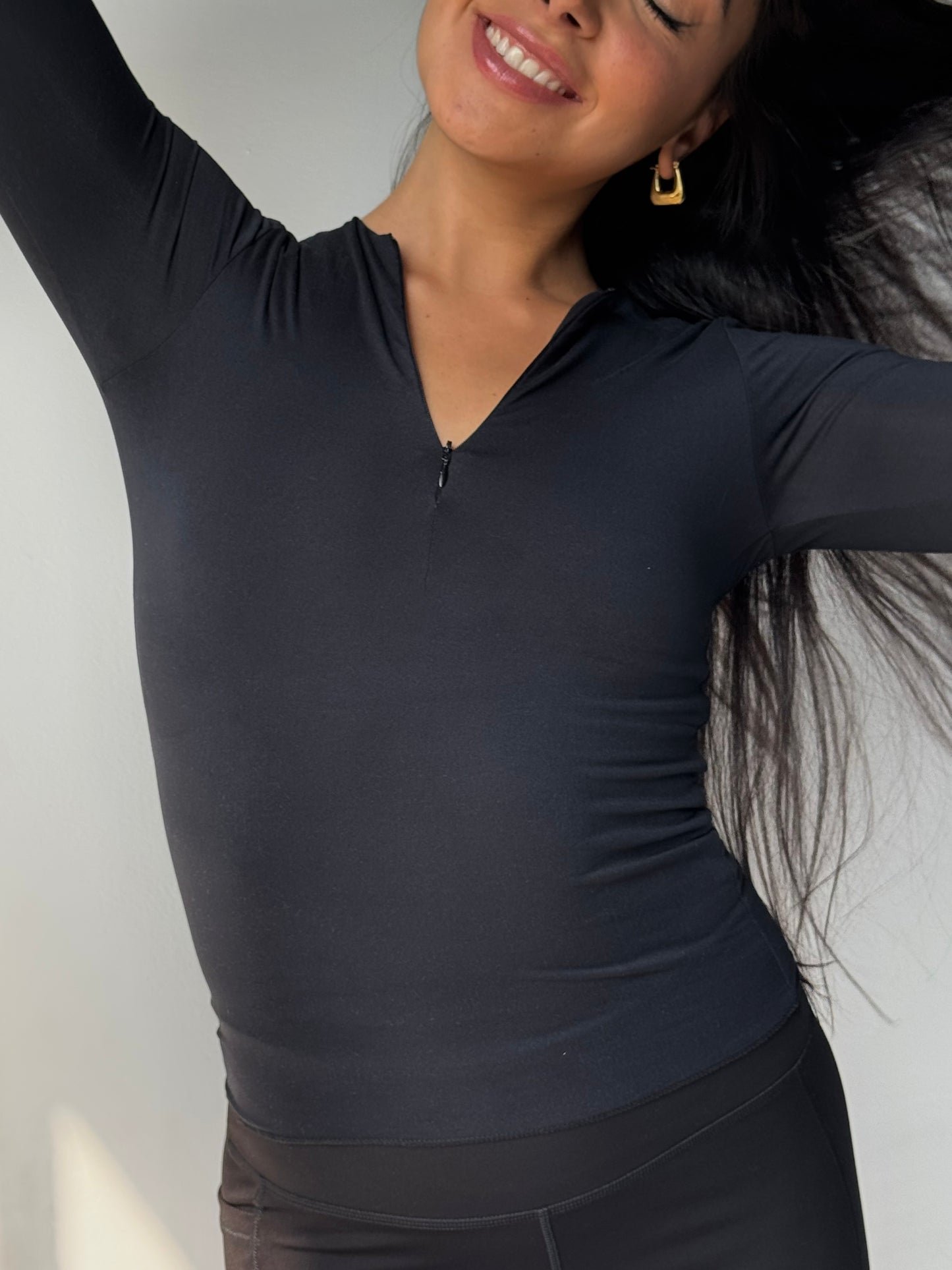 HALF-ZIP TOP IN BLACK
