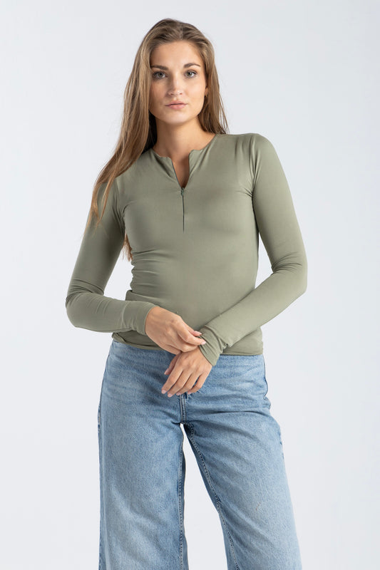 HALF-ZIP TOP IN MATCHA