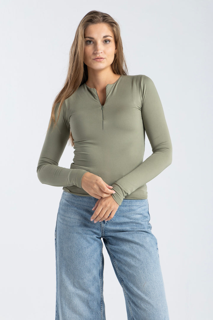 HALF-ZIP TOP IN MATCHA
