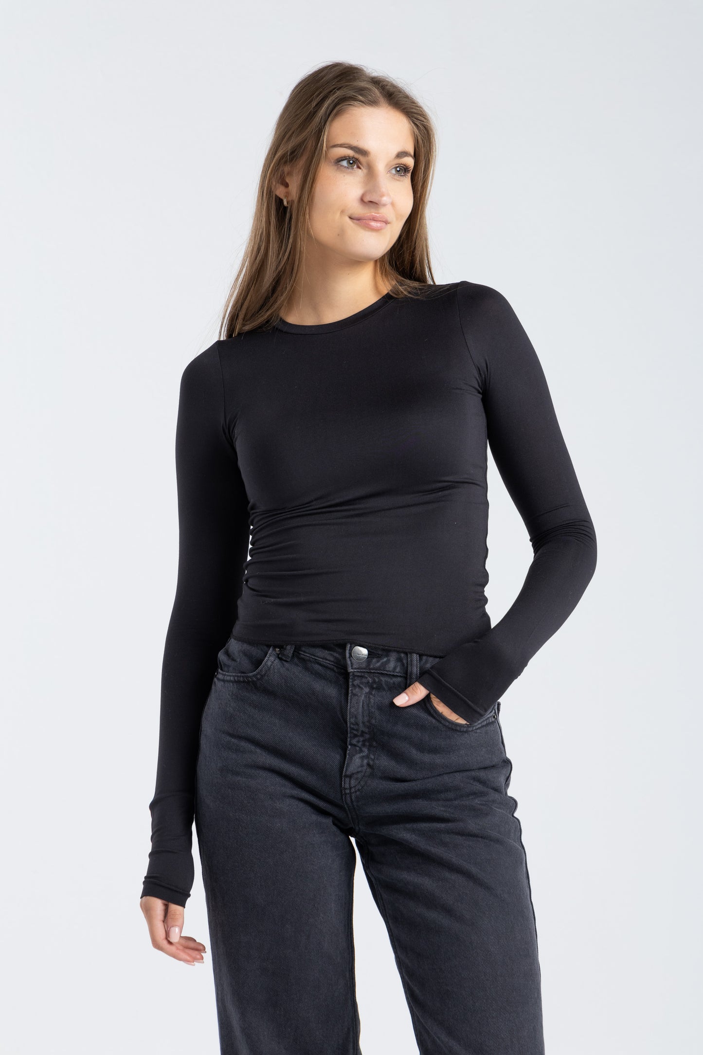 ROUND NECK LONG SLEEVE TOP IN BLACK