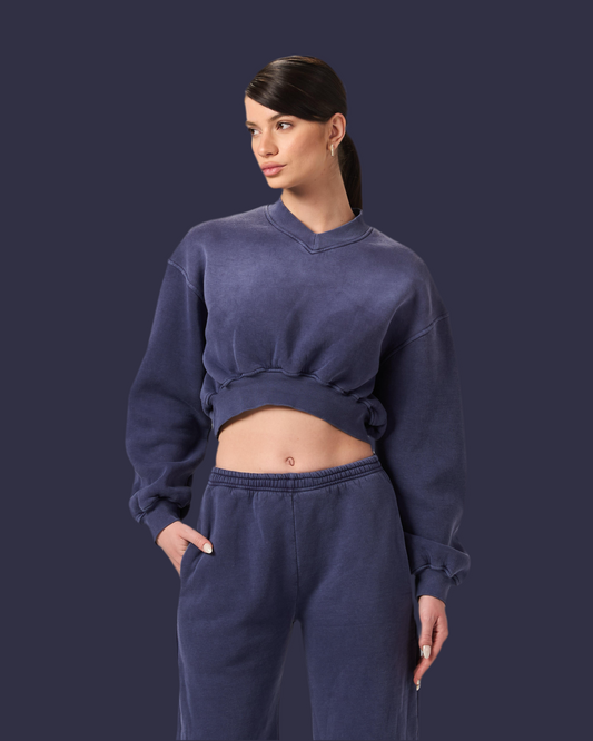 THE VNECK-CROPPED WASHED SWEATSHIRT SET IN NAVY BLUE