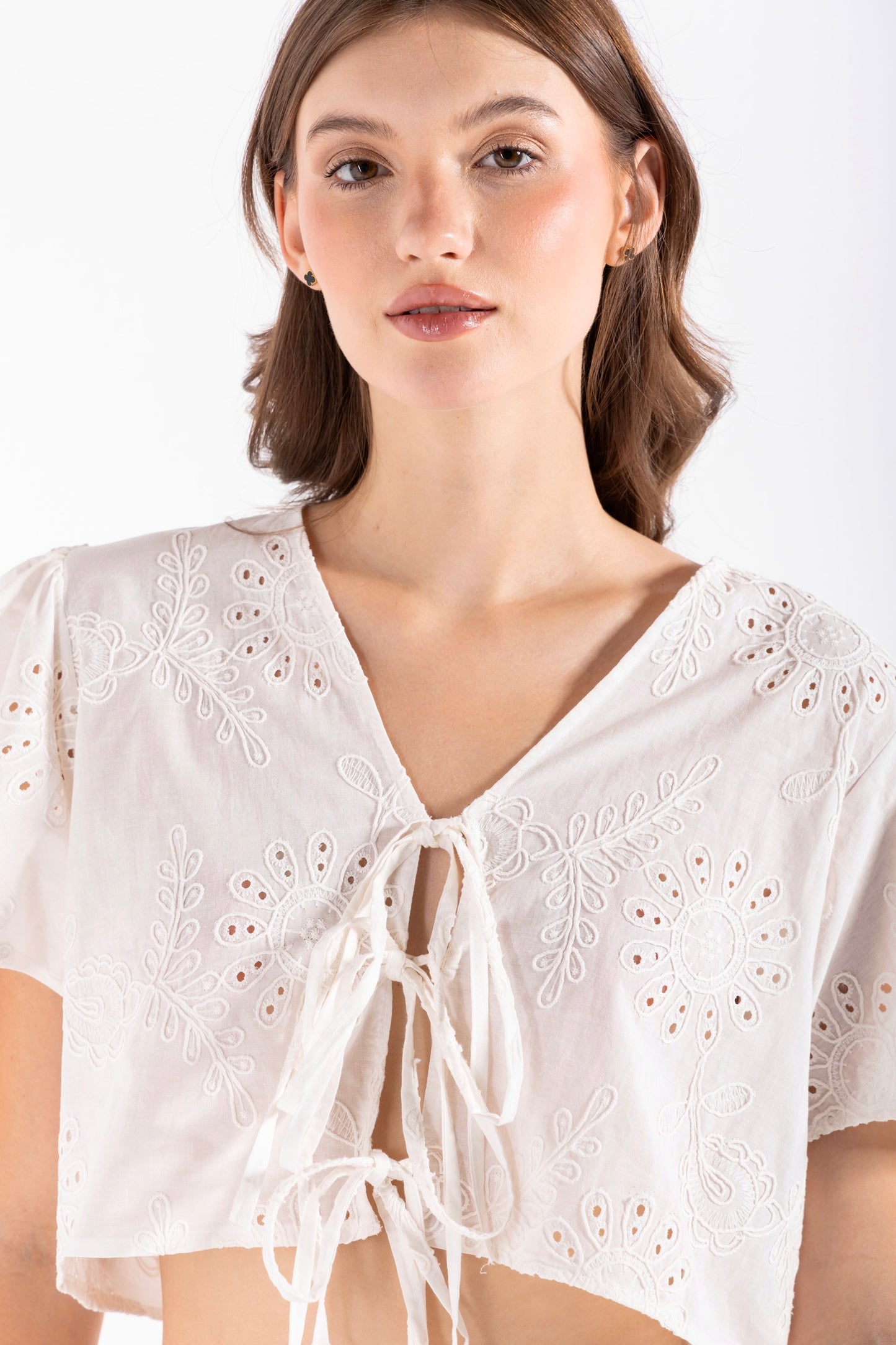 THE WHITE EMBROIDERY DREAM