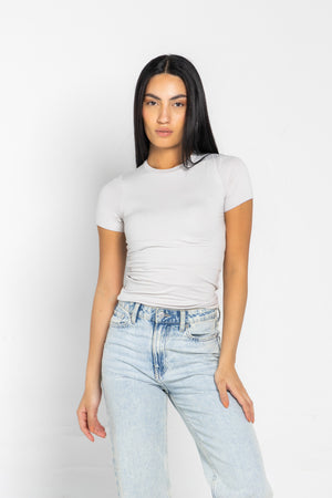 ROUND NECK SHORT SLEEVES TOP IN GRIEGE