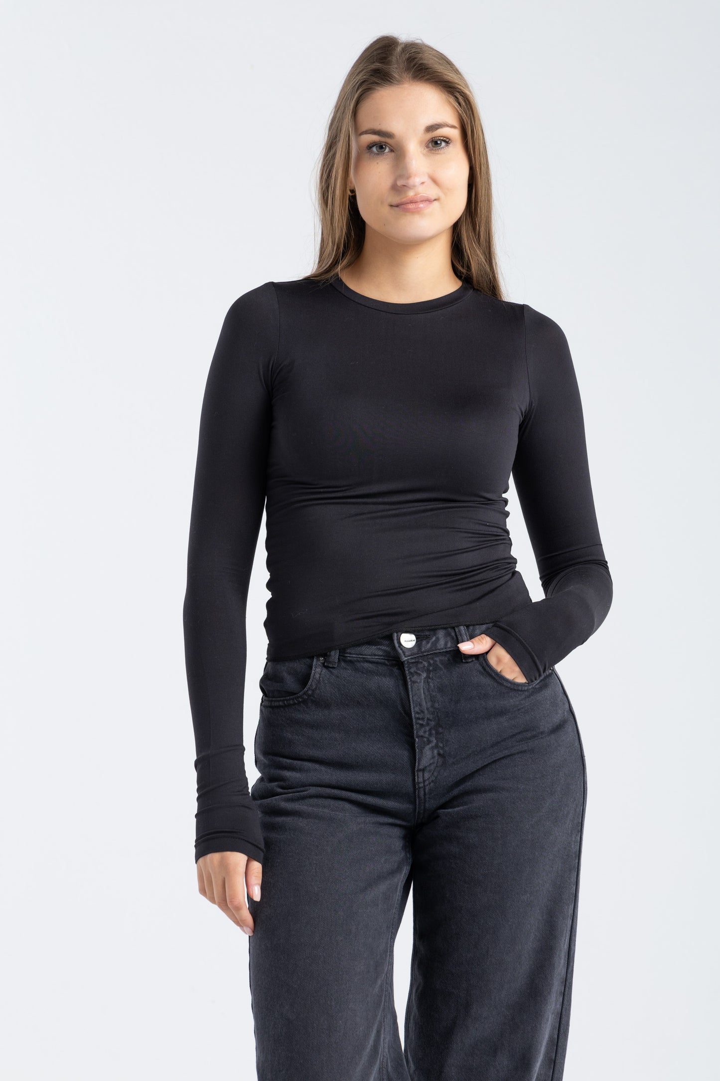 ROUND NECK LONG SLEEVE TOP IN BLACK