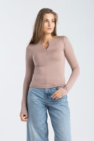 HALF-ZIP TOP IN NUDE