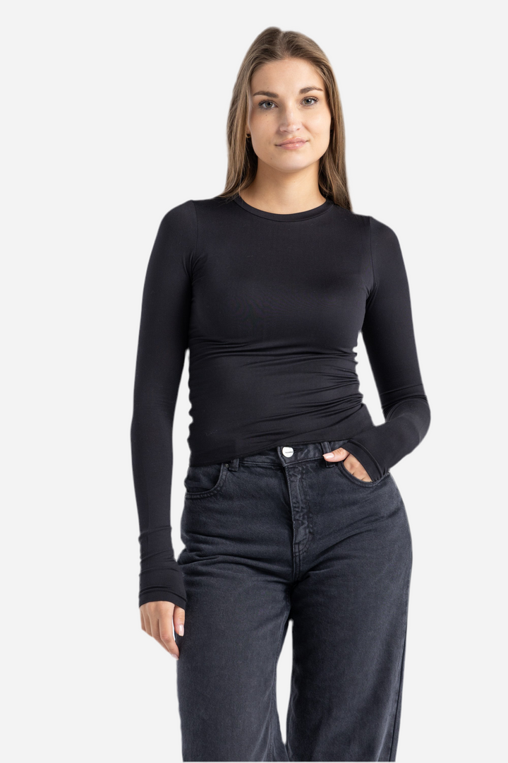 ROUND NECK LONG SLEEVE TOP IN BLACK